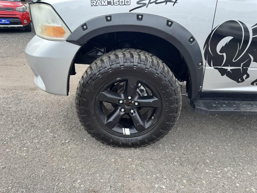 2011 Silver /Black Ram 1500 (1D7RV1CT6BS) with an 5.7l V8 Smpi Hemi 5.7l engine, Automatic transmission, located at 745 East Steele Rd., West Columbia, SC, 29170, (803) 755-9148, 33.927212, -81.148483- Photo#39