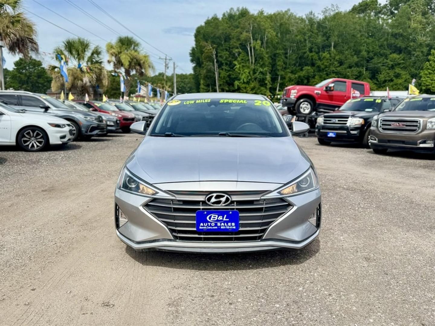 2020 Silver /Grey Hyundai Elantra (5NPD84LFXLH) with an 2.0l I-4 MPI Dohc 2.0l engine, Automatic transmission, located at 745 East Steele Rd., West Columbia, SC, 29170, (803) 755-9148, 33.927212, -81.148483- Photo#1
