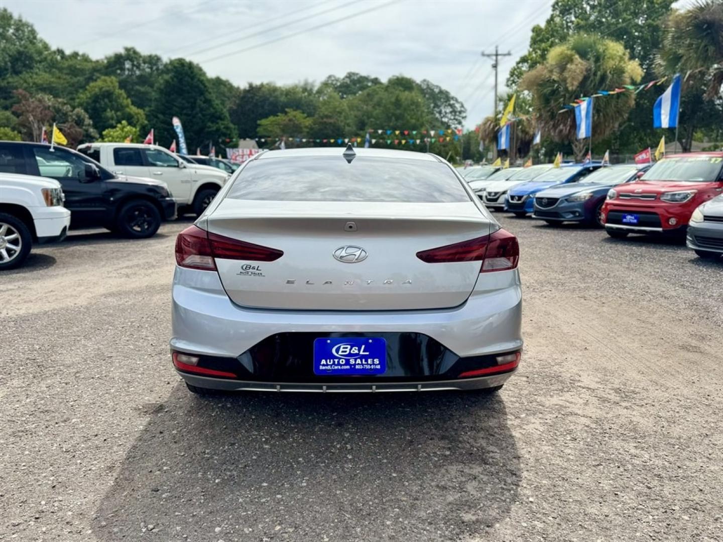 2020 Silver /Grey Hyundai Elantra (5NPD84LFXLH) with an 2.0l I-4 MPI Dohc 2.0l engine, Automatic transmission, located at 745 East Steele Rd., West Columbia, SC, 29170, (803) 755-9148, 33.927212, -81.148483- Photo#4