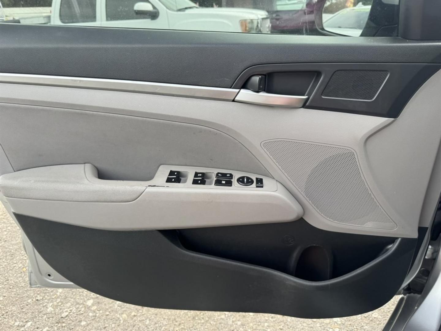 2020 Silver /Grey Hyundai Elantra (5NPD84LFXLH) with an 2.0l I-4 MPI Dohc 2.0l engine, Automatic transmission, located at 745 East Steele Rd., West Columbia, SC, 29170, (803) 755-9148, 33.927212, -81.148483- Photo#15