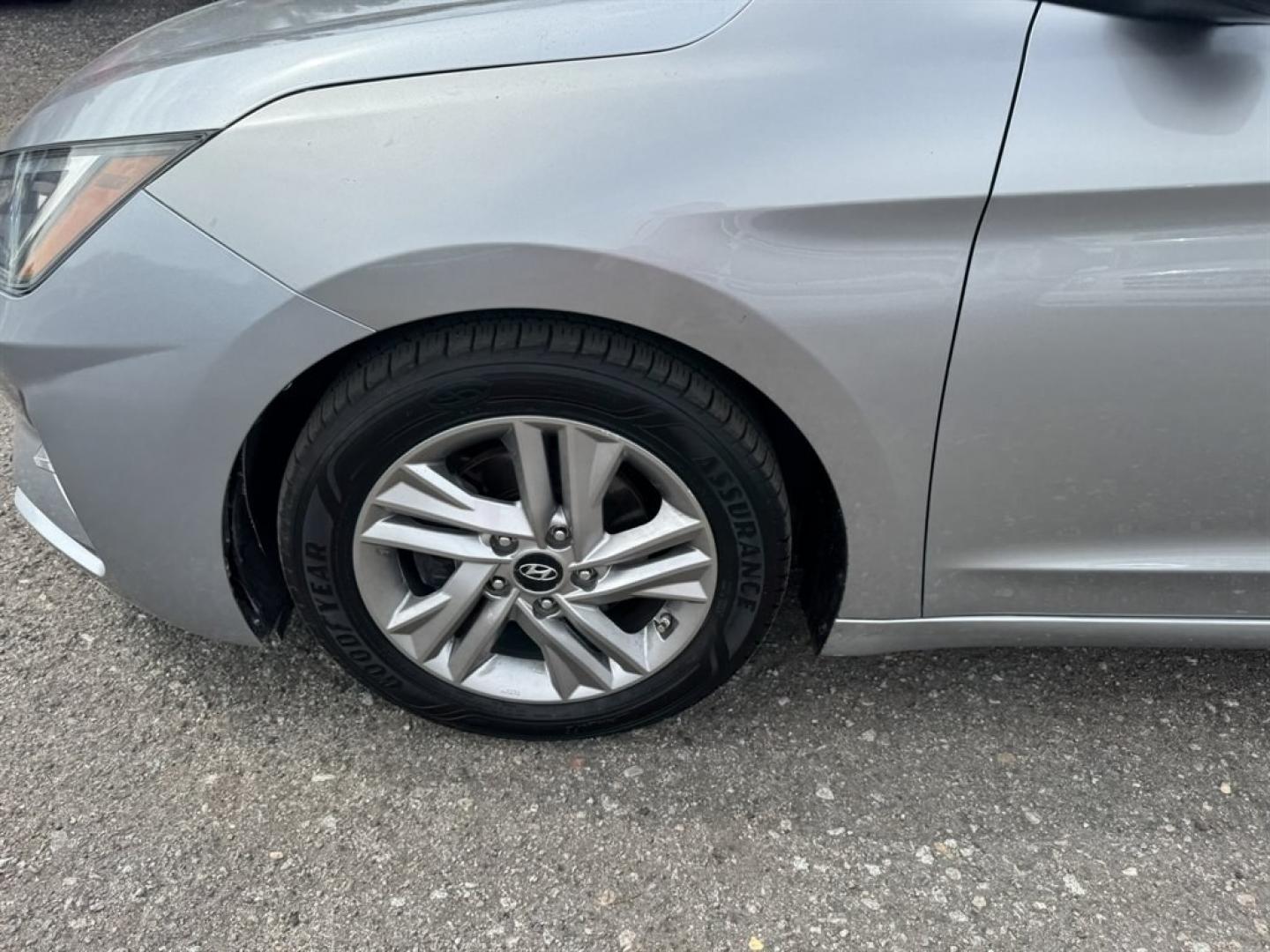 2020 Silver /Grey Hyundai Elantra (5NPD84LFXLH) with an 2.0l I-4 MPI Dohc 2.0l engine, Automatic transmission, located at 745 East Steele Rd., West Columbia, SC, 29170, (803) 755-9148, 33.927212, -81.148483- Photo#27