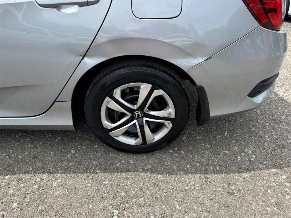 2016 Silver /Black Honda Civic (2HGFC2F50GH) with an 2.0l I-4 MPI Dohc 2.0l engine, Automatic transmission, located at 745 East Steele Rd., West Columbia, SC, 29170, (803) 755-9148, 33.927212, -81.148483- Photo#27