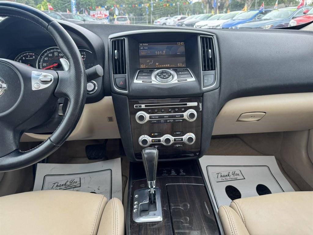 2014 Blue /Tan Nissan Maxima (1N4AA5AP7EC) with an 3.5l V6 Smpi Dohc Cvtcs 3 engine, Automatic transmission, located at 745 East Steele Rd., West Columbia, SC, 29170, (803) 755-9148, 33.927212, -81.148483- Photo#10