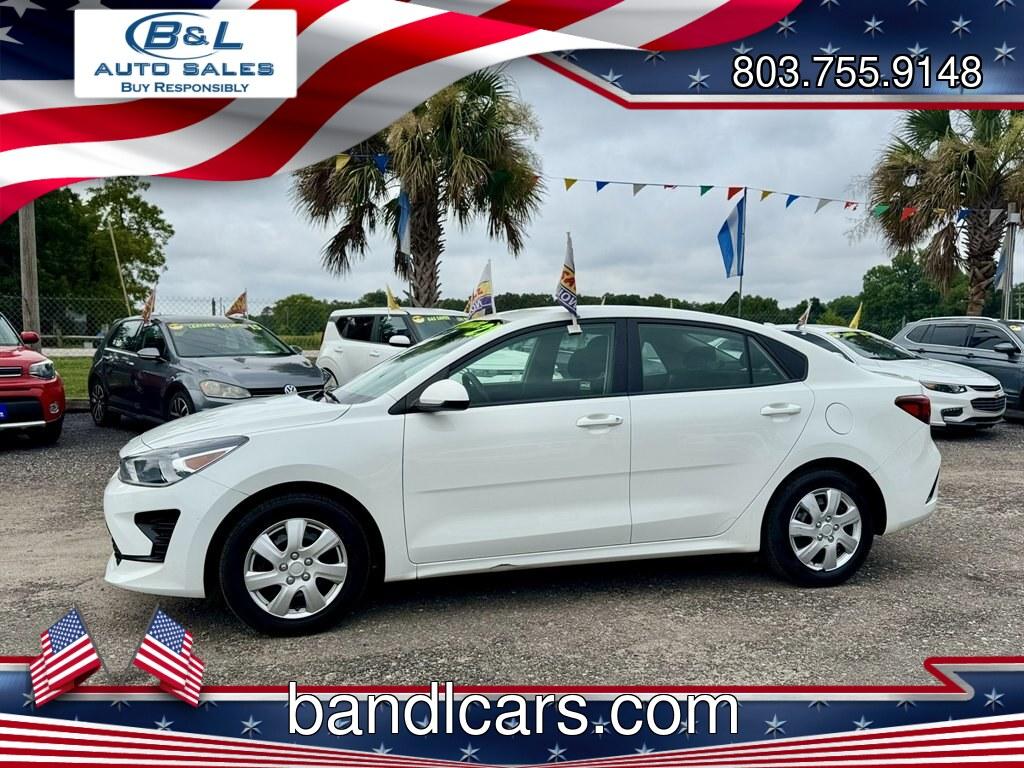 2021 White /Black Kia Rio (3KPA24AD6ME) with an 1.6l I-4 DI Dohc Cvvt 1.6 engine, Automatic transmission, located at 745 East Steele Rd., West Columbia, SC, 29170, (803) 755-9148, 33.927212, -81.148483- Photo#0