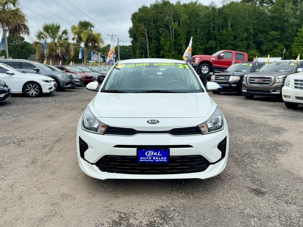 2021 White /Black Kia Rio (3KPA24AD6ME) with an 1.6l I-4 DI Dohc Cvvt 1.6 engine, Automatic transmission, located at 745 East Steele Rd., West Columbia, SC, 29170, (803) 755-9148, 33.927212, -81.148483- Photo#1