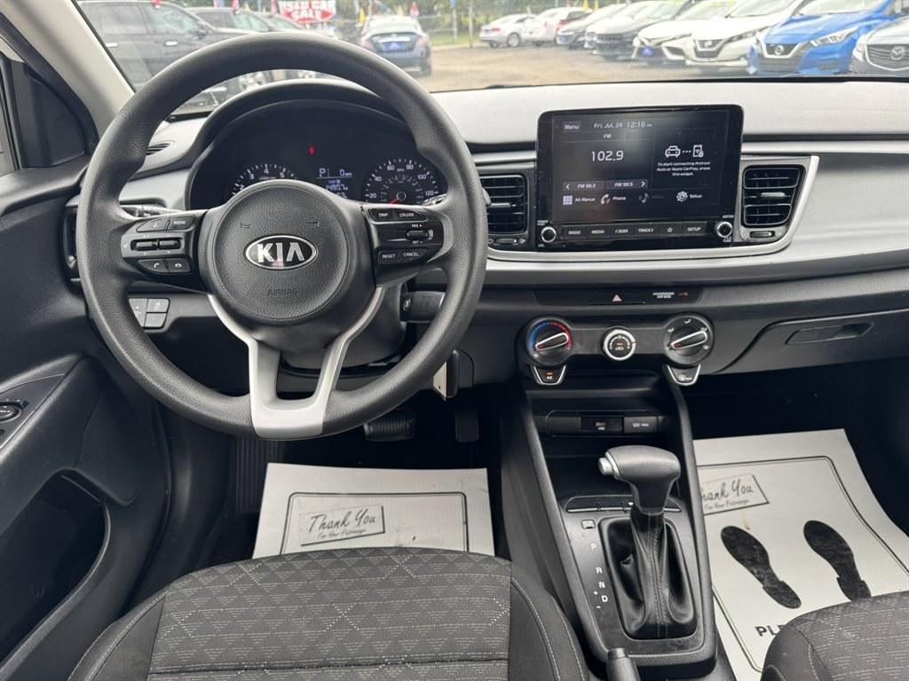 2021 White /Black Kia Rio (3KPA24AD6ME) with an 1.6l I-4 DI Dohc Cvvt 1.6 engine, Automatic transmission, located at 745 East Steele Rd., West Columbia, SC, 29170, (803) 755-9148, 33.927212, -81.148483- Photo#6