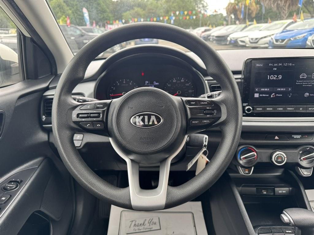 2021 White /Black Kia Rio (3KPA24AD6ME) with an 1.6l I-4 DI Dohc Cvvt 1.6 engine, Automatic transmission, located at 745 East Steele Rd., West Columbia, SC, 29170, (803) 755-9148, 33.927212, -81.148483- Photo#7