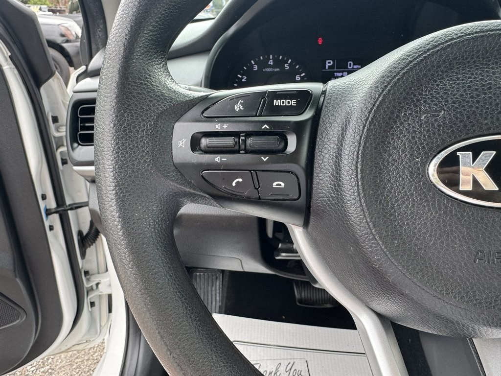 2021 White /Black Kia Rio (3KPA24AD6ME) with an 1.6l I-4 DI Dohc Cvvt 1.6 engine, Automatic transmission, located at 745 East Steele Rd., West Columbia, SC, 29170, (803) 755-9148, 33.927212, -81.148483- Photo#8