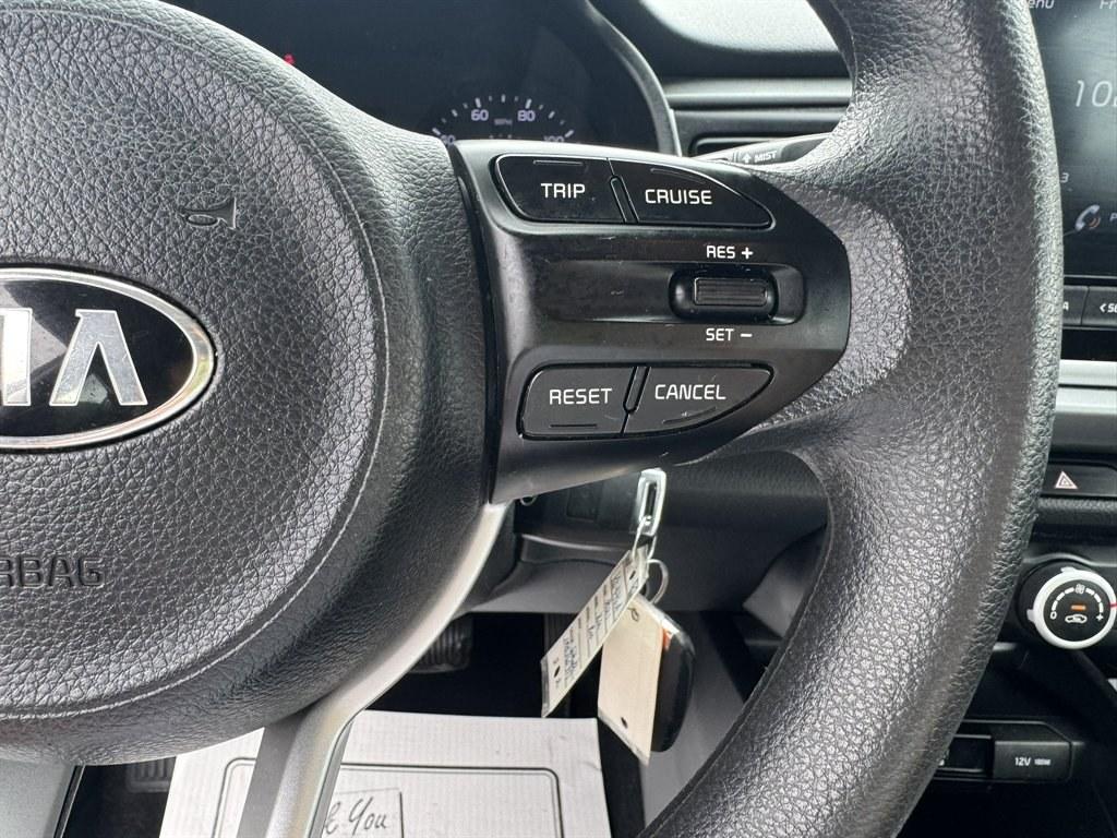 2021 White /Black Kia Rio (3KPA24AD6ME) with an 1.6l I-4 DI Dohc Cvvt 1.6 engine, Automatic transmission, located at 745 East Steele Rd., West Columbia, SC, 29170, (803) 755-9148, 33.927212, -81.148483- Photo#9