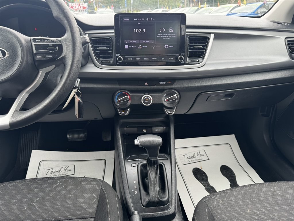 2021 White /Black Kia Rio (3KPA24AD6ME) with an 1.6l I-4 DI Dohc Cvvt 1.6 engine, Automatic transmission, located at 745 East Steele Rd., West Columbia, SC, 29170, (803) 755-9148, 33.927212, -81.148483- Photo#11