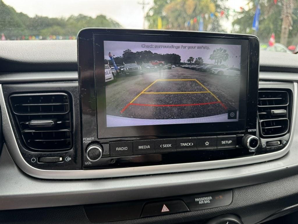 2021 White /Black Kia Rio (3KPA24AD6ME) with an 1.6l I-4 DI Dohc Cvvt 1.6 engine, Automatic transmission, located at 745 East Steele Rd., West Columbia, SC, 29170, (803) 755-9148, 33.927212, -81.148483- Photo#13