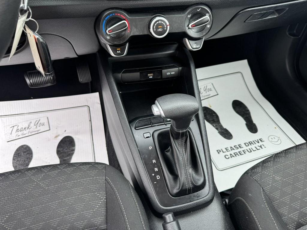 2021 White /Black Kia Rio (3KPA24AD6ME) with an 1.6l I-4 DI Dohc Cvvt 1.6 engine, Automatic transmission, located at 745 East Steele Rd., West Columbia, SC, 29170, (803) 755-9148, 33.927212, -81.148483- Photo#14