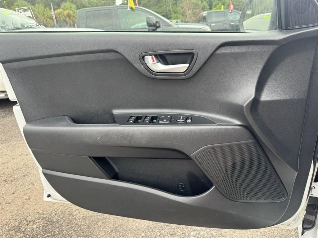 2021 White /Black Kia Rio (3KPA24AD6ME) with an 1.6l I-4 DI Dohc Cvvt 1.6 engine, Automatic transmission, located at 745 East Steele Rd., West Columbia, SC, 29170, (803) 755-9148, 33.927212, -81.148483- Photo#16