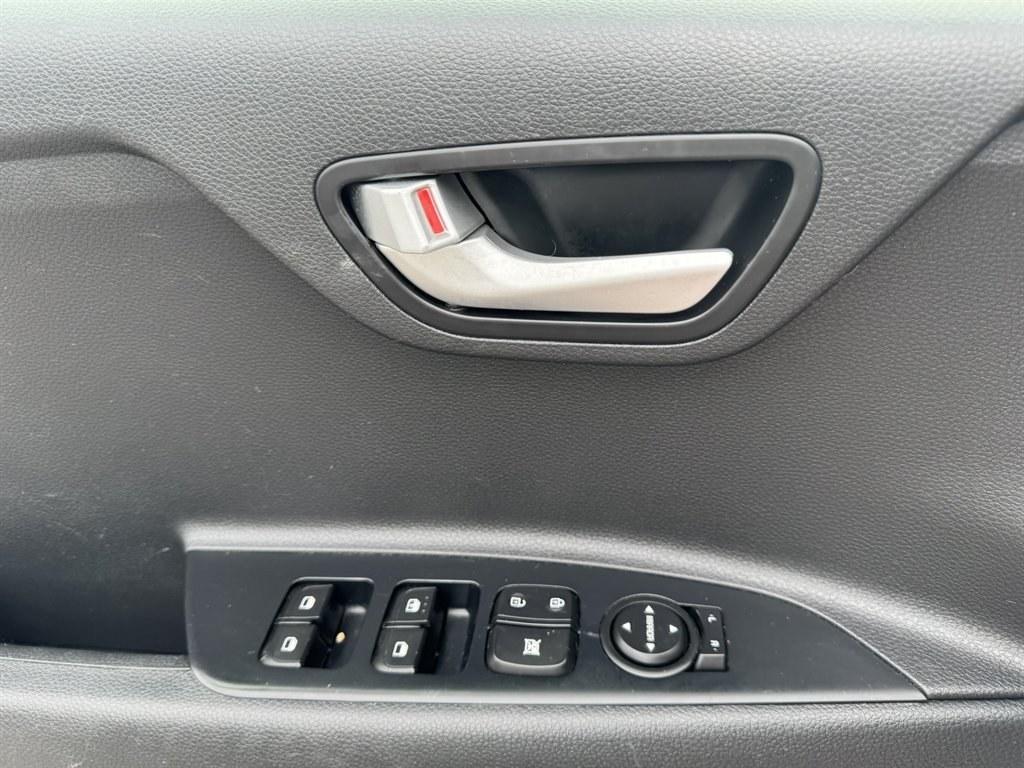 2021 White /Black Kia Rio (3KPA24AD6ME) with an 1.6l I-4 DI Dohc Cvvt 1.6 engine, Automatic transmission, located at 745 East Steele Rd., West Columbia, SC, 29170, (803) 755-9148, 33.927212, -81.148483- Photo#17