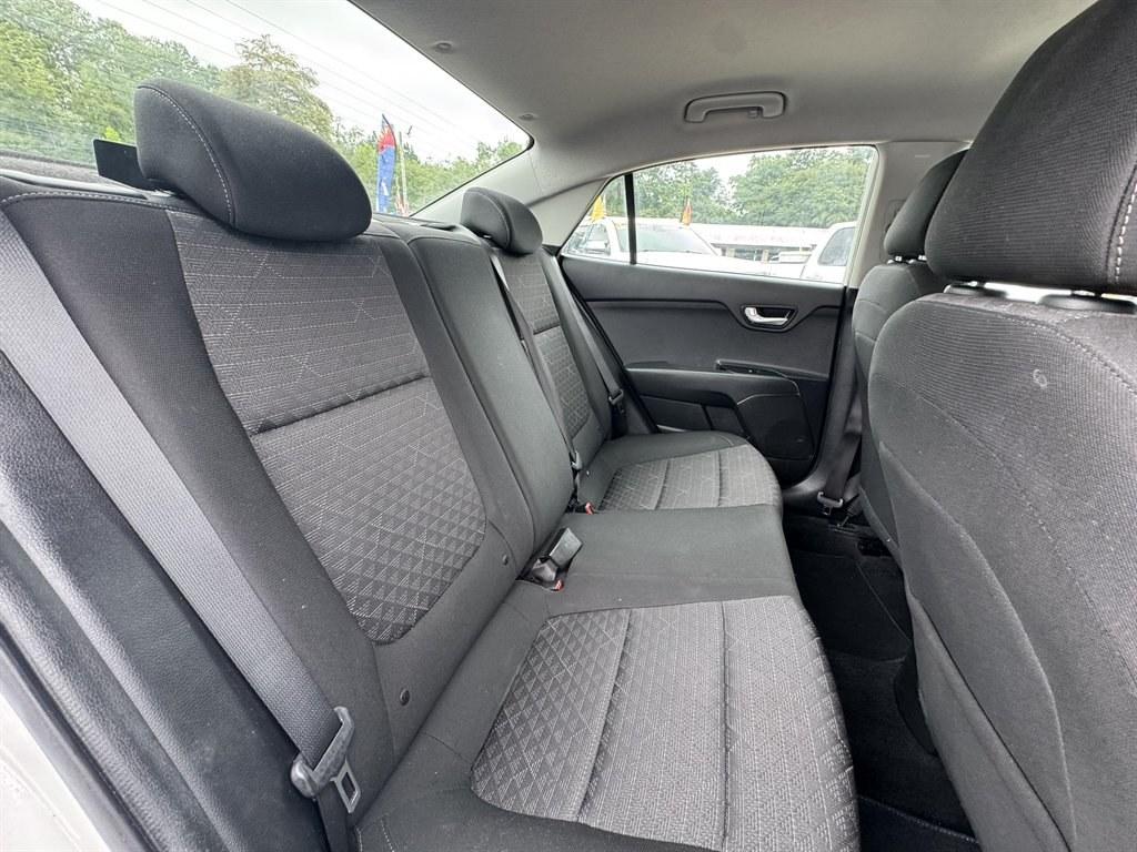 2021 White /Black Kia Rio (3KPA24AD6ME) with an 1.6l I-4 DI Dohc Cvvt 1.6 engine, Automatic transmission, located at 745 East Steele Rd., West Columbia, SC, 29170, (803) 755-9148, 33.927212, -81.148483- Photo#21