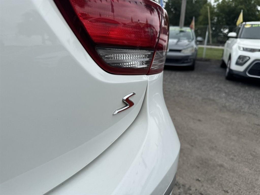 2021 White /Black Kia Rio (3KPA24AD6ME) with an 1.6l I-4 DI Dohc Cvvt 1.6 engine, Automatic transmission, located at 745 East Steele Rd., West Columbia, SC, 29170, (803) 755-9148, 33.927212, -81.148483- Photo#25
