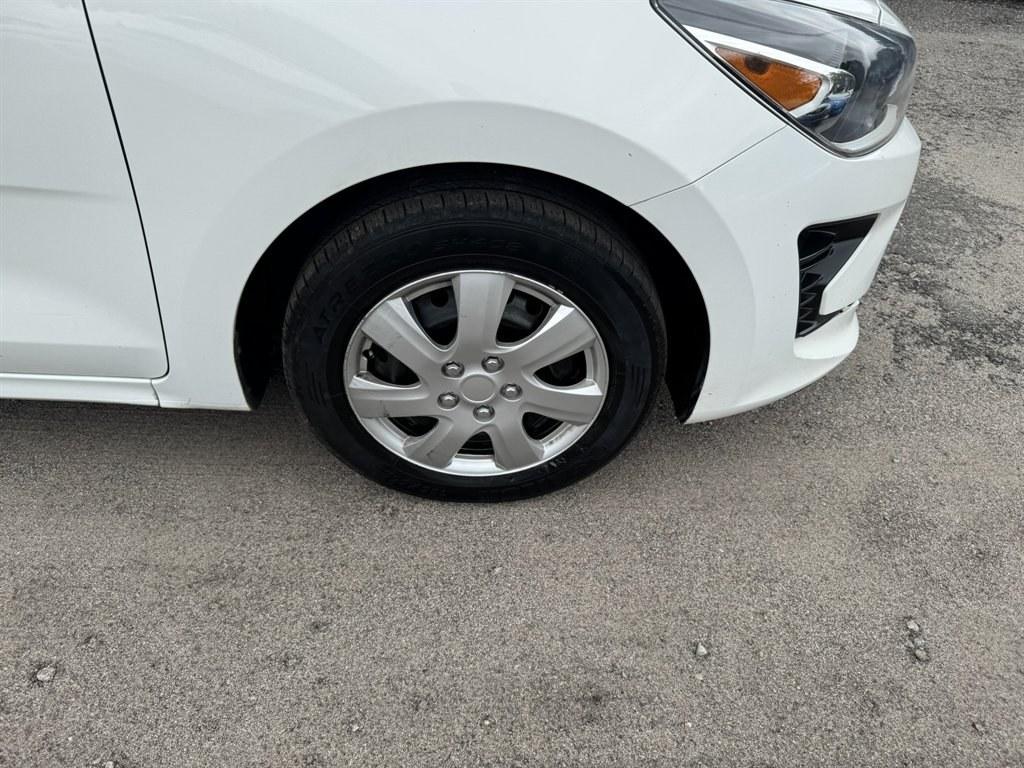 2021 White /Black Kia Rio (3KPA24AD6ME) with an 1.6l I-4 DI Dohc Cvvt 1.6 engine, Automatic transmission, located at 745 East Steele Rd., West Columbia, SC, 29170, (803) 755-9148, 33.927212, -81.148483- Photo#26