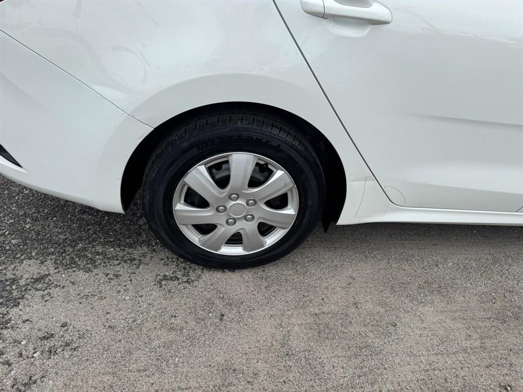2021 White /Black Kia Rio (3KPA24AD6ME) with an 1.6l I-4 DI Dohc Cvvt 1.6 engine, Automatic transmission, located at 745 East Steele Rd., West Columbia, SC, 29170, (803) 755-9148, 33.927212, -81.148483- Photo#27
