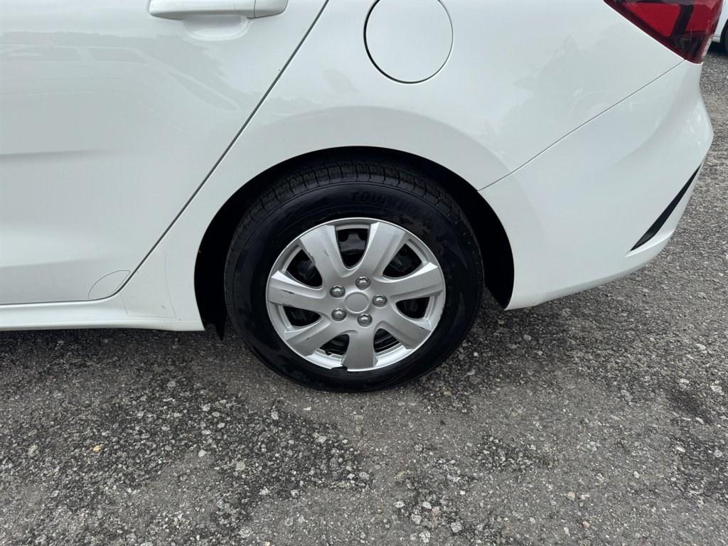 2021 White /Black Kia Rio (3KPA24AD6ME) with an 1.6l I-4 DI Dohc Cvvt 1.6 engine, Automatic transmission, located at 745 East Steele Rd., West Columbia, SC, 29170, (803) 755-9148, 33.927212, -81.148483- Photo#28