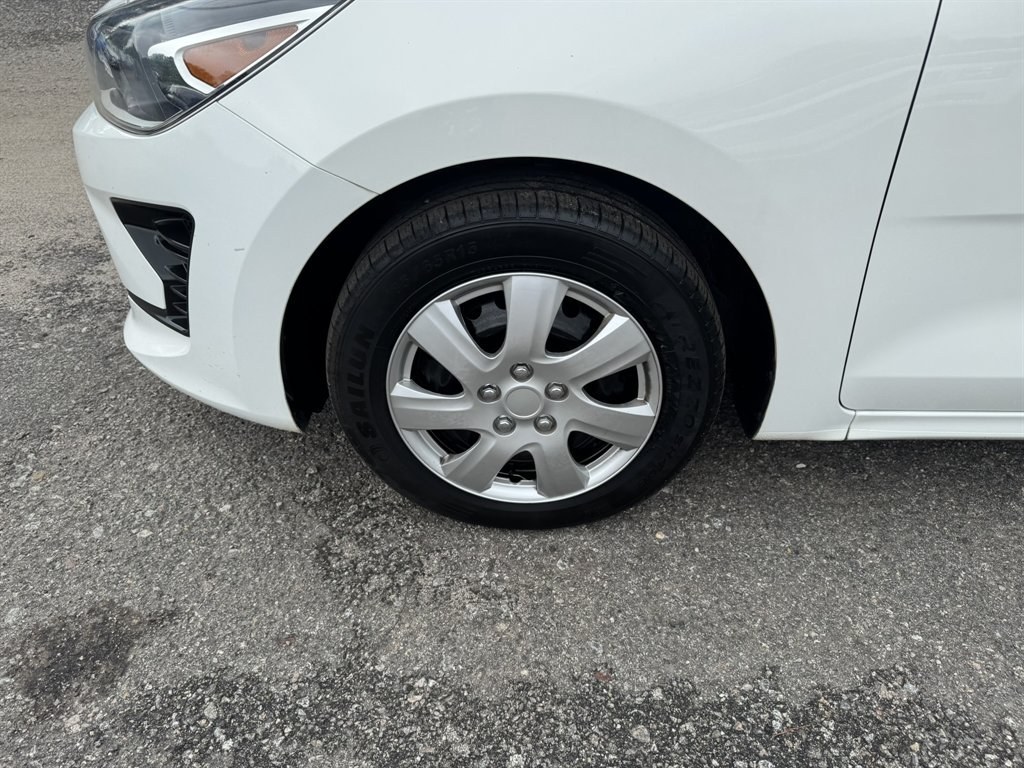2021 White /Black Kia Rio (3KPA24AD6ME) with an 1.6l I-4 DI Dohc Cvvt 1.6 engine, Automatic transmission, located at 745 East Steele Rd., West Columbia, SC, 29170, (803) 755-9148, 33.927212, -81.148483- Photo#29