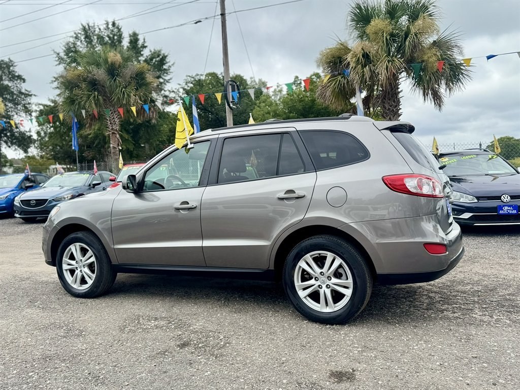 2011 Grey /Grey Hyundai Santa FE (5XYZH4AG4BG) with an 3.5l V6 MPI Dohc 3.5l engine, Automatic transmission, located at 745 East Steele Rd., West Columbia, SC, 29170, (803) 755-9148, 33.927212, -81.148483- Photo#5