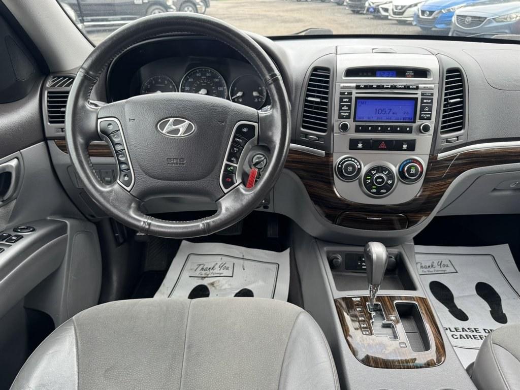 2011 Grey /Grey Hyundai Santa FE (5XYZH4AG4BG) with an 3.5l V6 MPI Dohc 3.5l engine, Automatic transmission, located at 745 East Steele Rd., West Columbia, SC, 29170, (803) 755-9148, 33.927212, -81.148483- Photo#6