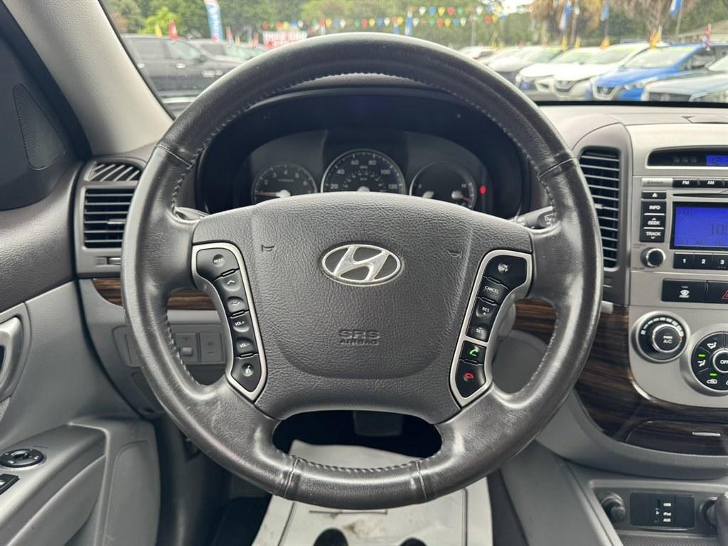 2011 Grey /Grey Hyundai Santa FE (5XYZH4AG4BG) with an 3.5l V6 MPI Dohc 3.5l engine, Automatic transmission, located at 745 East Steele Rd., West Columbia, SC, 29170, (803) 755-9148, 33.927212, -81.148483- Photo#7