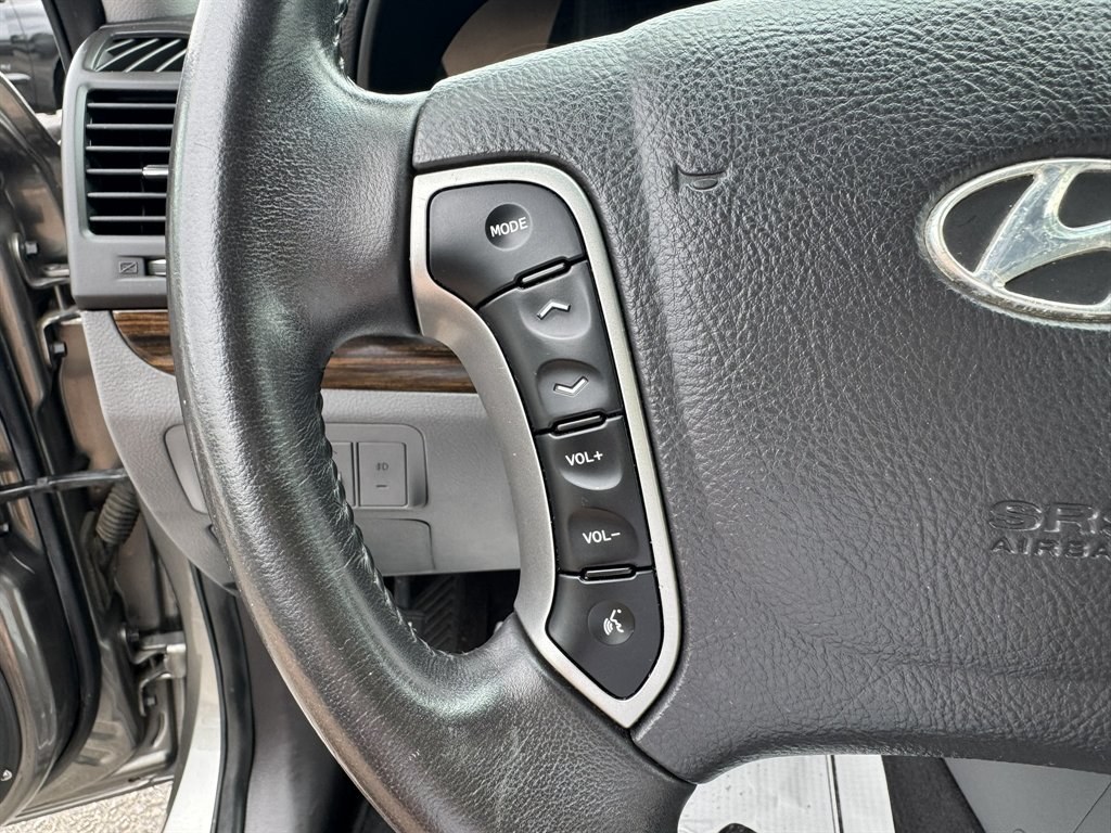 2011 Grey /Grey Hyundai Santa FE (5XYZH4AG4BG) with an 3.5l V6 MPI Dohc 3.5l engine, Automatic transmission, located at 745 East Steele Rd., West Columbia, SC, 29170, (803) 755-9148, 33.927212, -81.148483- Photo#8