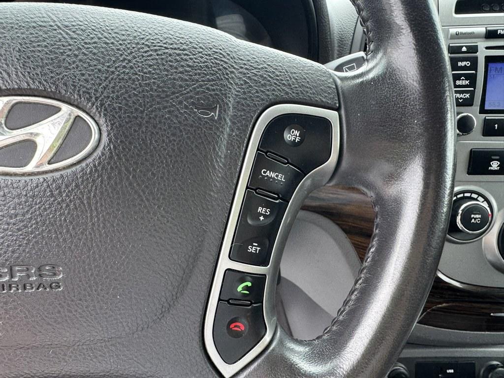 2011 Grey /Grey Hyundai Santa FE (5XYZH4AG4BG) with an 3.5l V6 MPI Dohc 3.5l engine, Automatic transmission, located at 745 East Steele Rd., West Columbia, SC, 29170, (803) 755-9148, 33.927212, -81.148483- Photo#9