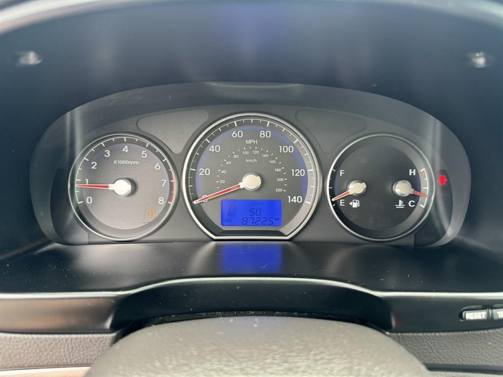 2011 Grey /Grey Hyundai Santa FE (5XYZH4AG4BG) with an 3.5l V6 MPI Dohc 3.5l engine, Automatic transmission, located at 745 East Steele Rd., West Columbia, SC, 29170, (803) 755-9148, 33.927212, -81.148483- Photo#10