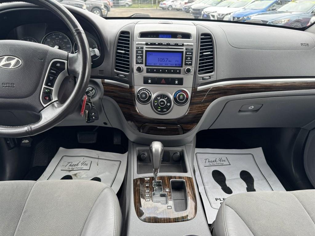 2011 Grey /Grey Hyundai Santa FE (5XYZH4AG4BG) with an 3.5l V6 MPI Dohc 3.5l engine, Automatic transmission, located at 745 East Steele Rd., West Columbia, SC, 29170, (803) 755-9148, 33.927212, -81.148483- Photo#11