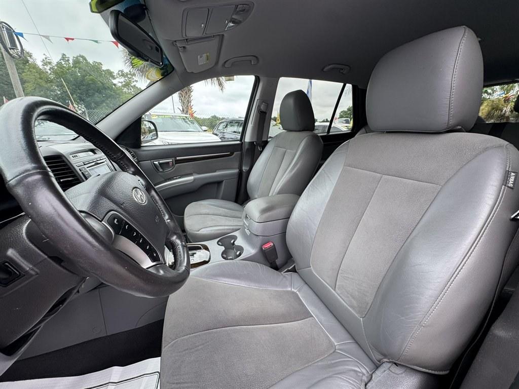 2011 Grey /Grey Hyundai Santa FE (5XYZH4AG4BG) with an 3.5l V6 MPI Dohc 3.5l engine, Automatic transmission, located at 745 East Steele Rd., West Columbia, SC, 29170, (803) 755-9148, 33.927212, -81.148483- Photo#17