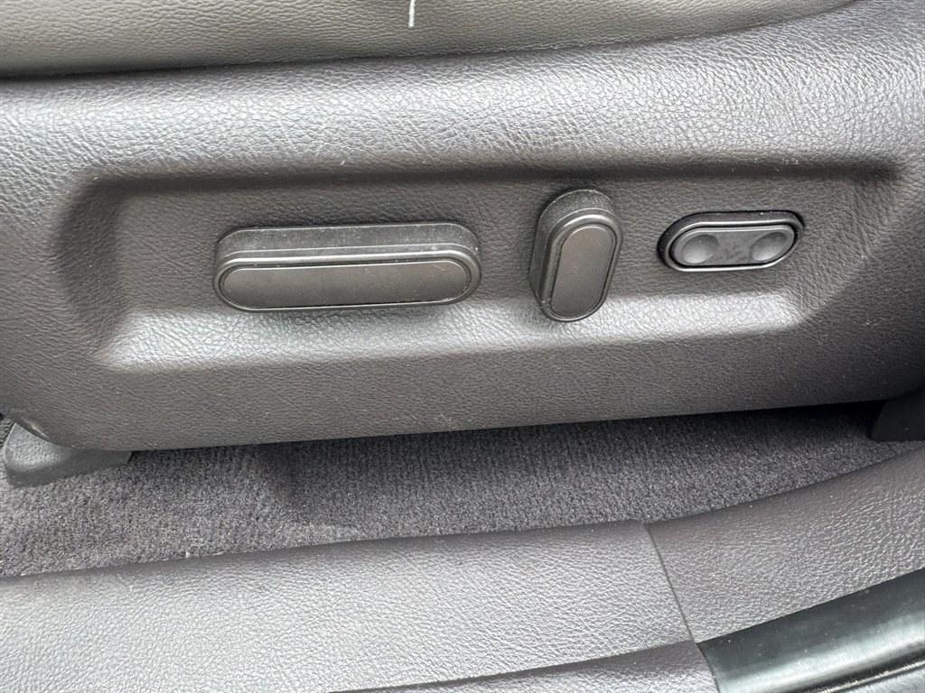 2011 Grey /Grey Hyundai Santa FE (5XYZH4AG4BG) with an 3.5l V6 MPI Dohc 3.5l engine, Automatic transmission, located at 745 East Steele Rd., West Columbia, SC, 29170, (803) 755-9148, 33.927212, -81.148483- Photo#18