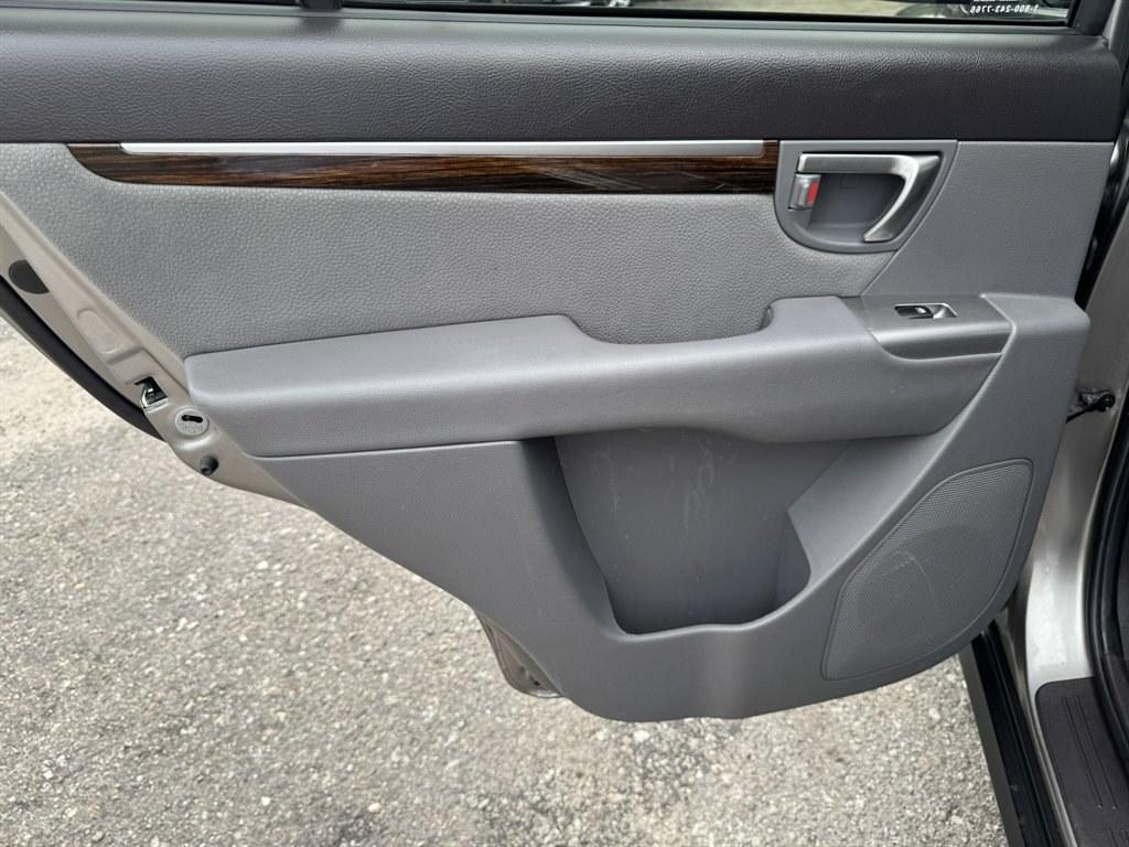 2011 Grey /Grey Hyundai Santa FE (5XYZH4AG4BG) with an 3.5l V6 MPI Dohc 3.5l engine, Automatic transmission, located at 745 East Steele Rd., West Columbia, SC, 29170, (803) 755-9148, 33.927212, -81.148483- Photo#19