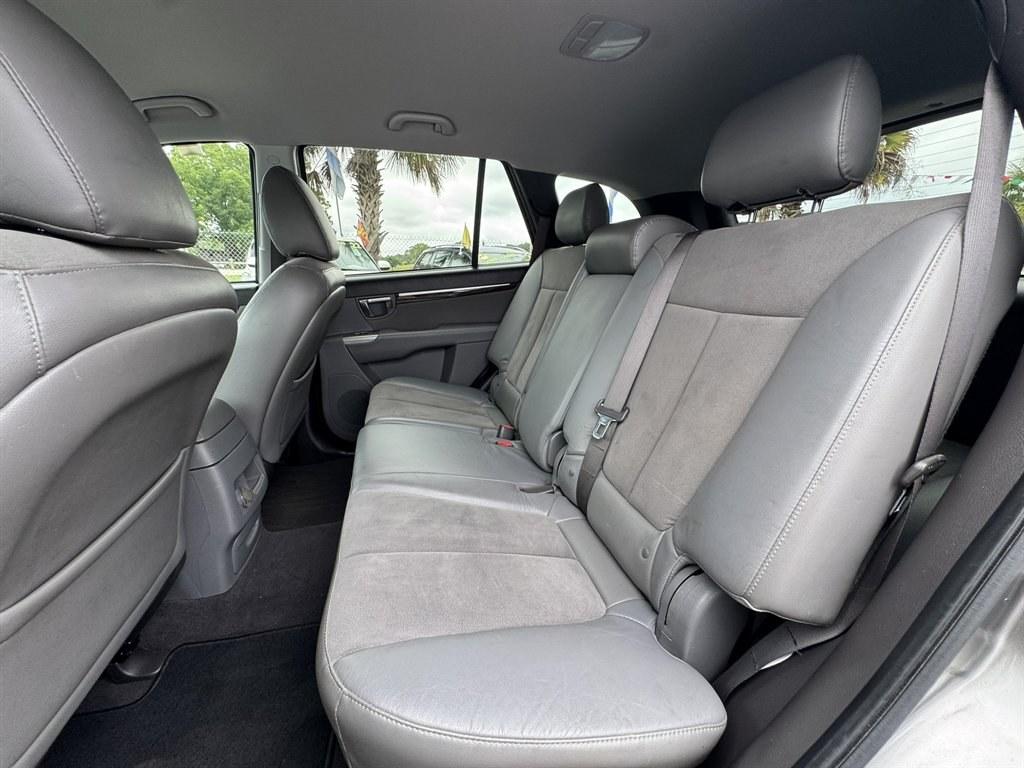 2011 Grey /Grey Hyundai Santa FE (5XYZH4AG4BG) with an 3.5l V6 MPI Dohc 3.5l engine, Automatic transmission, located at 745 East Steele Rd., West Columbia, SC, 29170, (803) 755-9148, 33.927212, -81.148483- Photo#20