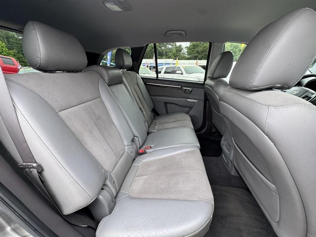 2011 Grey /Grey Hyundai Santa FE (5XYZH4AG4BG) with an 3.5l V6 MPI Dohc 3.5l engine, Automatic transmission, located at 745 East Steele Rd., West Columbia, SC, 29170, (803) 755-9148, 33.927212, -81.148483- Photo#22
