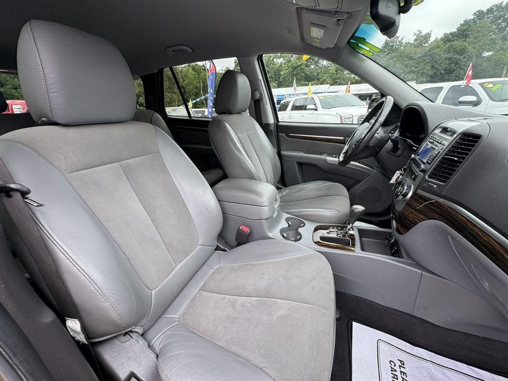 2011 Grey /Grey Hyundai Santa FE (5XYZH4AG4BG) with an 3.5l V6 MPI Dohc 3.5l engine, Automatic transmission, located at 745 East Steele Rd., West Columbia, SC, 29170, (803) 755-9148, 33.927212, -81.148483- Photo#24
