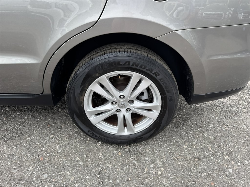 2011 Grey /Grey Hyundai Santa FE (5XYZH4AG4BG) with an 3.5l V6 MPI Dohc 3.5l engine, Automatic transmission, located at 745 East Steele Rd., West Columbia, SC, 29170, (803) 755-9148, 33.927212, -81.148483- Photo#29