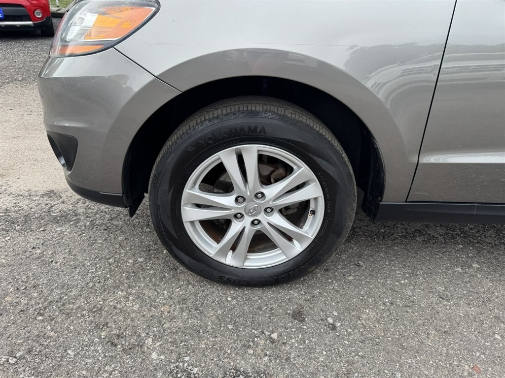 2011 Grey /Grey Hyundai Santa FE (5XYZH4AG4BG) with an 3.5l V6 MPI Dohc 3.5l engine, Automatic transmission, located at 745 East Steele Rd., West Columbia, SC, 29170, (803) 755-9148, 33.927212, -81.148483- Photo#30