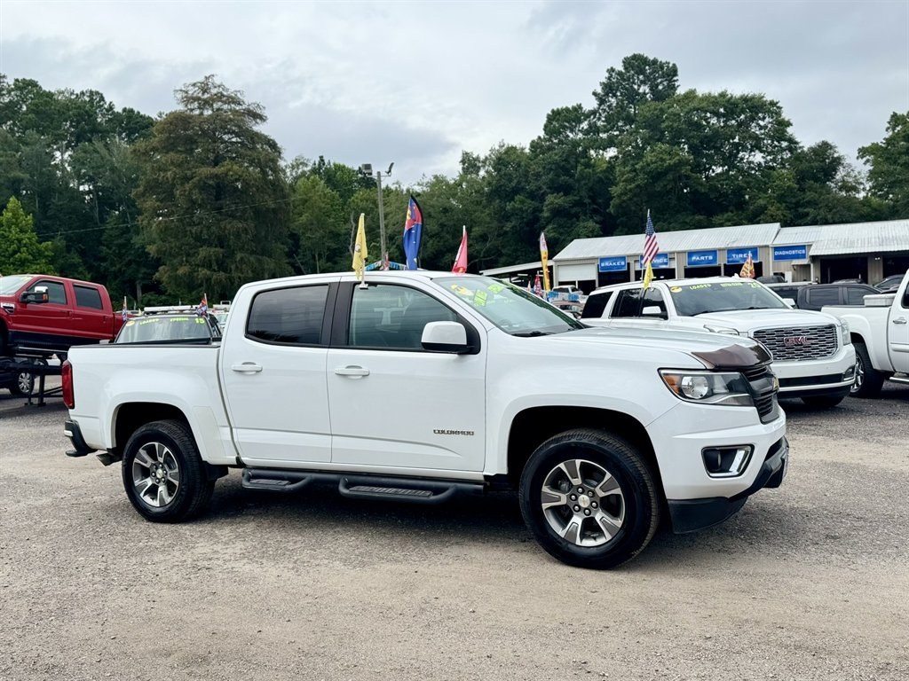 2017 White /Black Chevrolet Colorado (1GCGSDEN6H1) with an 3.6l V6 DI Dohc 3.6l engine, Automatic transmission, located at 745 East Steele Rd., West Columbia, SC, 29170, (803) 755-9148, 33.927212, -81.148483- Photo#2