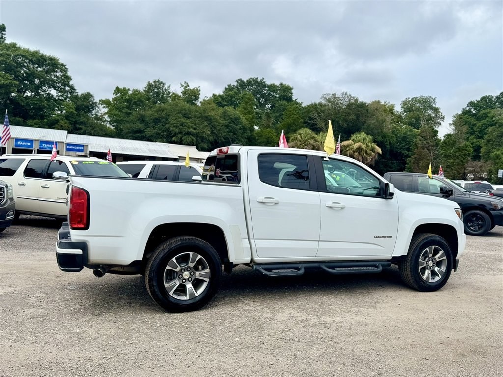 2017 White /Black Chevrolet Colorado (1GCGSDEN6H1) with an 3.6l V6 DI Dohc 3.6l engine, Automatic transmission, located at 745 East Steele Rd., West Columbia, SC, 29170, (803) 755-9148, 33.927212, -81.148483- Photo#3
