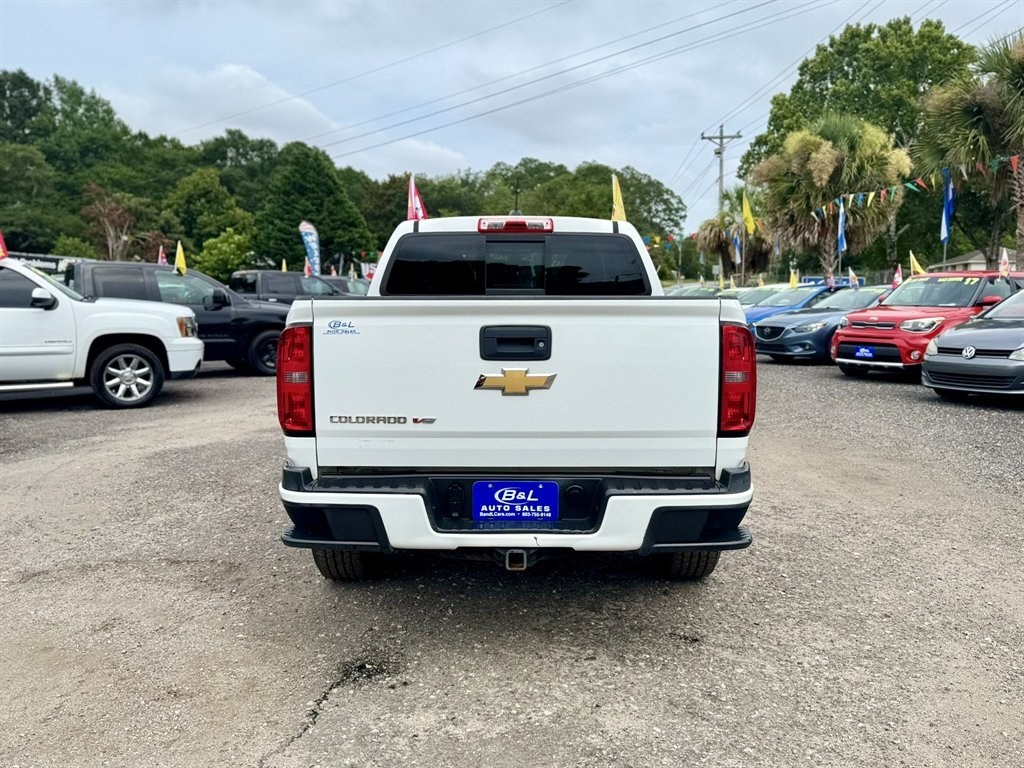 2017 White /Black Chevrolet Colorado (1GCGSDEN6H1) with an 3.6l V6 DI Dohc 3.6l engine, Automatic transmission, located at 745 East Steele Rd., West Columbia, SC, 29170, (803) 755-9148, 33.927212, -81.148483- Photo#4