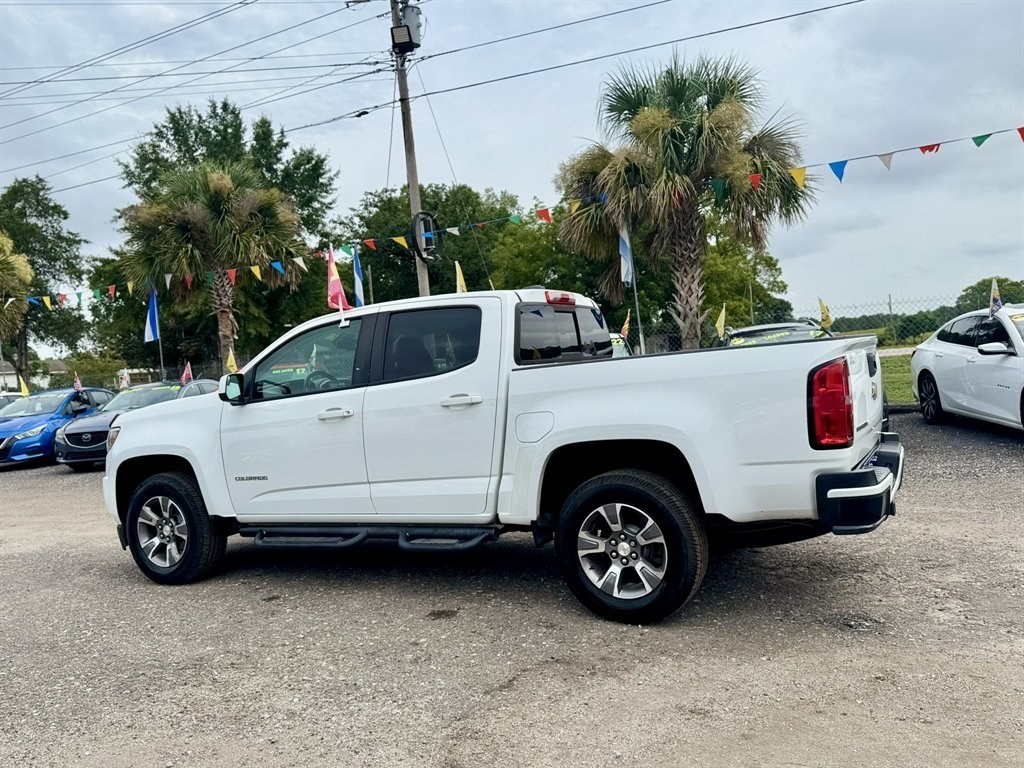 2017 White /Black Chevrolet Colorado (1GCGSDEN6H1) with an 3.6l V6 DI Dohc 3.6l engine, Automatic transmission, located at 745 East Steele Rd., West Columbia, SC, 29170, (803) 755-9148, 33.927212, -81.148483- Photo#5