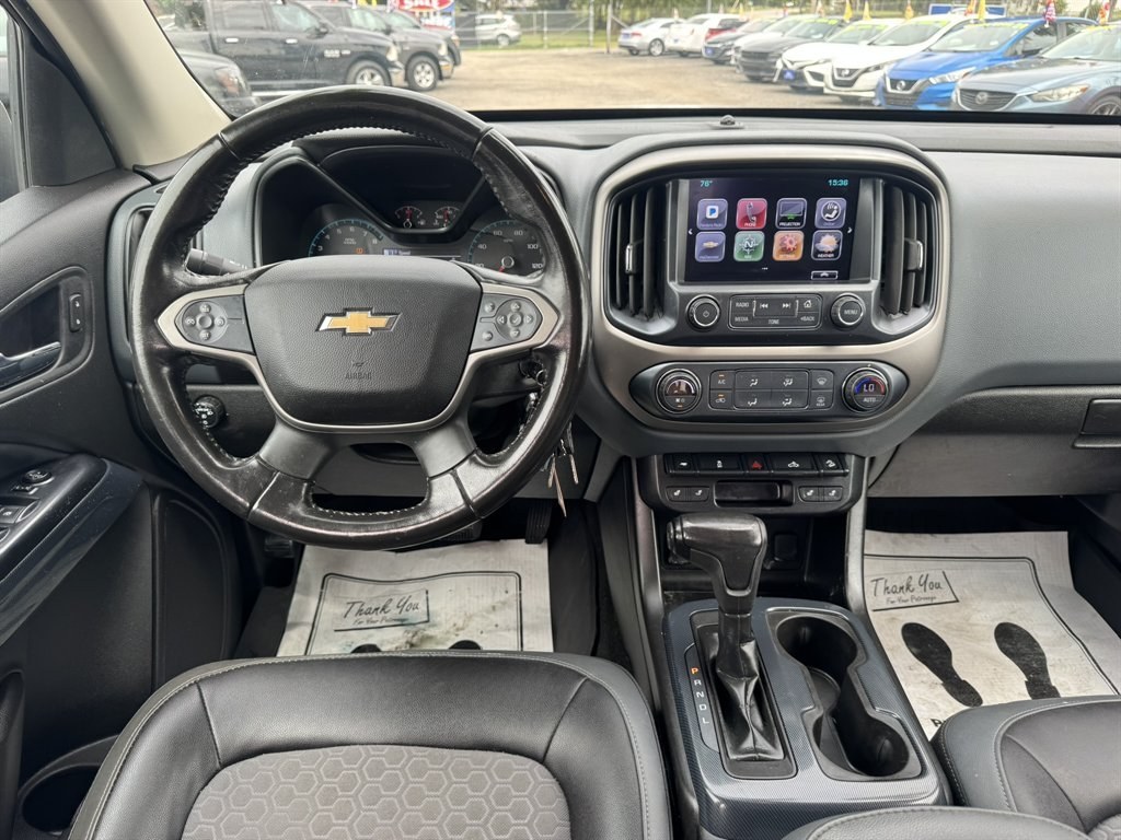 2017 White /Black Chevrolet Colorado (1GCGSDEN6H1) with an 3.6l V6 DI Dohc 3.6l engine, Automatic transmission, located at 745 East Steele Rd., West Columbia, SC, 29170, (803) 755-9148, 33.927212, -81.148483- Photo#6