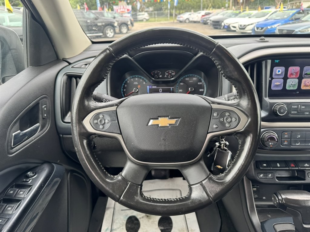 2017 White /Black Chevrolet Colorado (1GCGSDEN6H1) with an 3.6l V6 DI Dohc 3.6l engine, Automatic transmission, located at 745 East Steele Rd., West Columbia, SC, 29170, (803) 755-9148, 33.927212, -81.148483- Photo#7