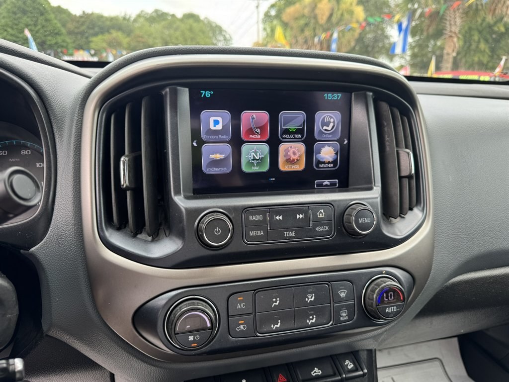 2017 White /Black Chevrolet Colorado (1GCGSDEN6H1) with an 3.6l V6 DI Dohc 3.6l engine, Automatic transmission, located at 745 East Steele Rd., West Columbia, SC, 29170, (803) 755-9148, 33.927212, -81.148483- Photo#12