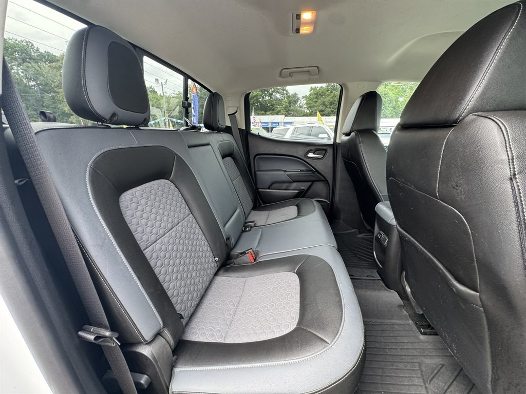 2017 White /Black Chevrolet Colorado (1GCGSDEN6H1) with an 3.6l V6 DI Dohc 3.6l engine, Automatic transmission, located at 745 East Steele Rd., West Columbia, SC, 29170, (803) 755-9148, 33.927212, -81.148483- Photo#22