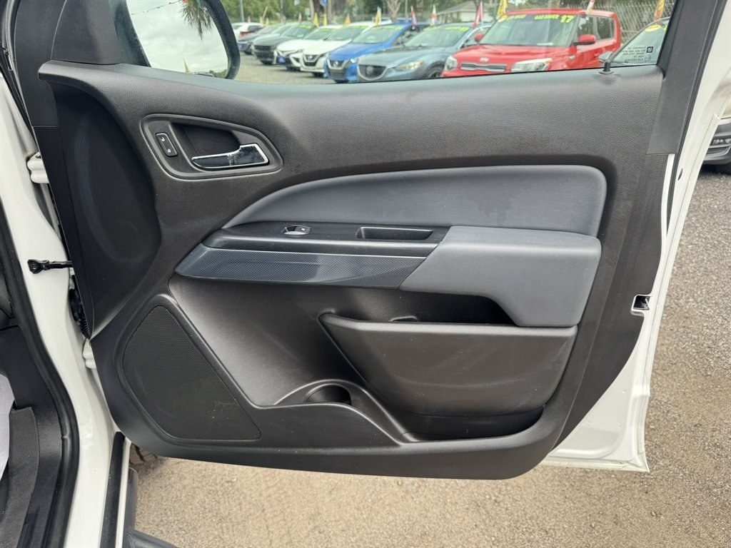 2017 White /Black Chevrolet Colorado (1GCGSDEN6H1) with an 3.6l V6 DI Dohc 3.6l engine, Automatic transmission, located at 745 East Steele Rd., West Columbia, SC, 29170, (803) 755-9148, 33.927212, -81.148483- Photo#23