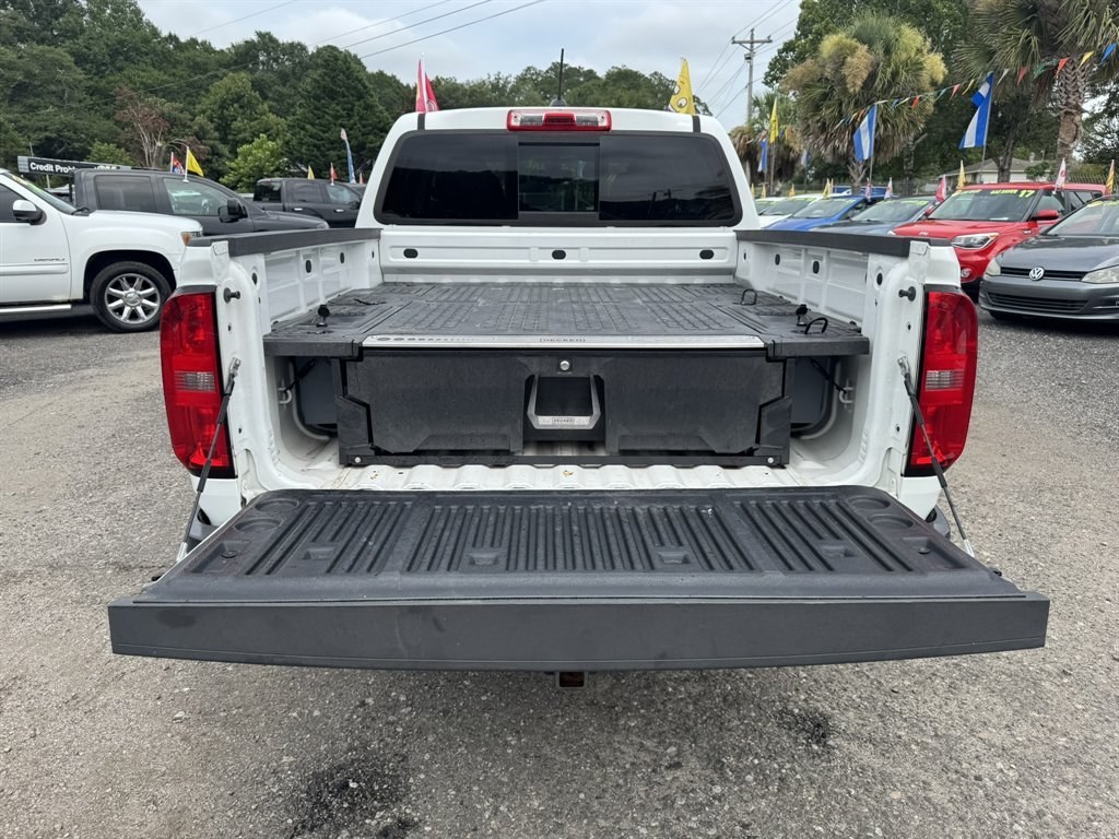 2017 White /Black Chevrolet Colorado (1GCGSDEN6H1) with an 3.6l V6 DI Dohc 3.6l engine, Automatic transmission, located at 745 East Steele Rd., West Columbia, SC, 29170, (803) 755-9148, 33.927212, -81.148483- Photo#25