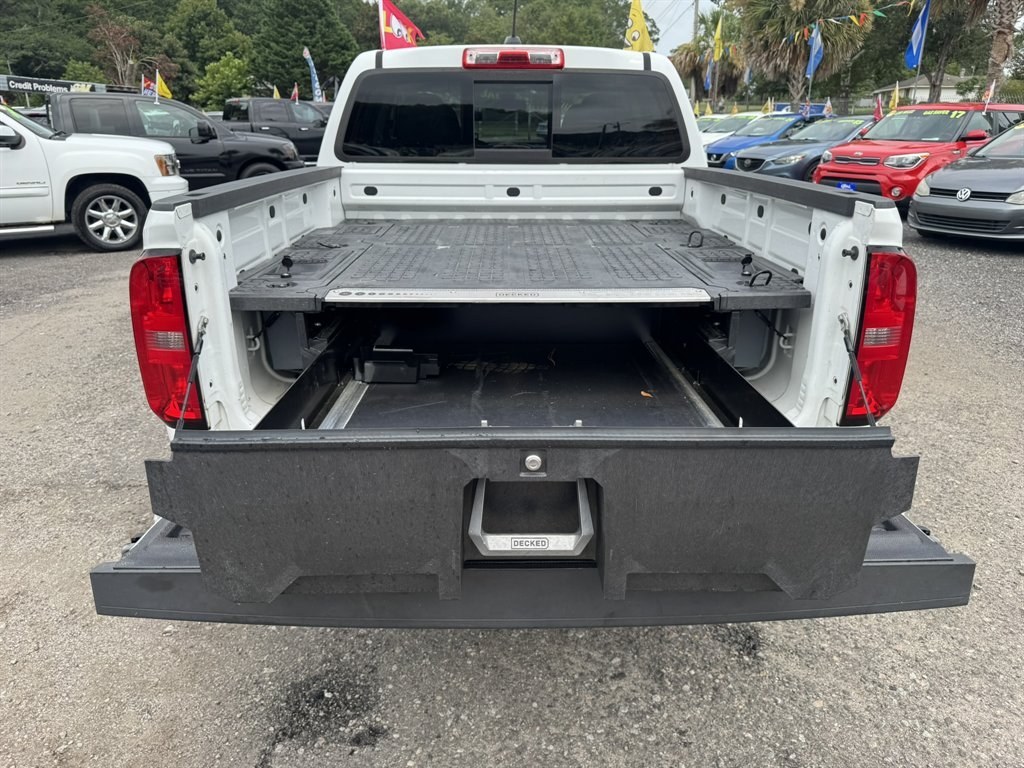 2017 White /Black Chevrolet Colorado (1GCGSDEN6H1) with an 3.6l V6 DI Dohc 3.6l engine, Automatic transmission, located at 745 East Steele Rd., West Columbia, SC, 29170, (803) 755-9148, 33.927212, -81.148483- Photo#26